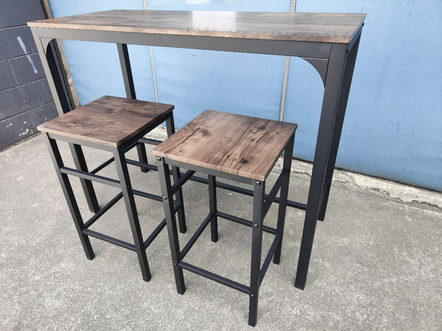 Bar Table With 2 Stools